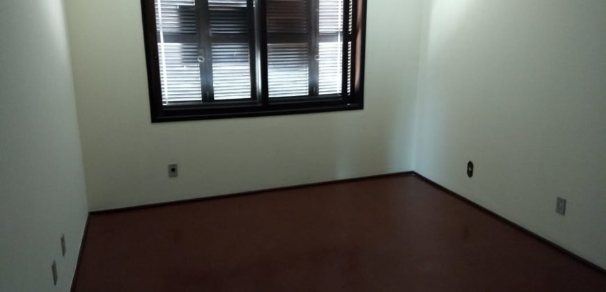 Amplo apartamento central