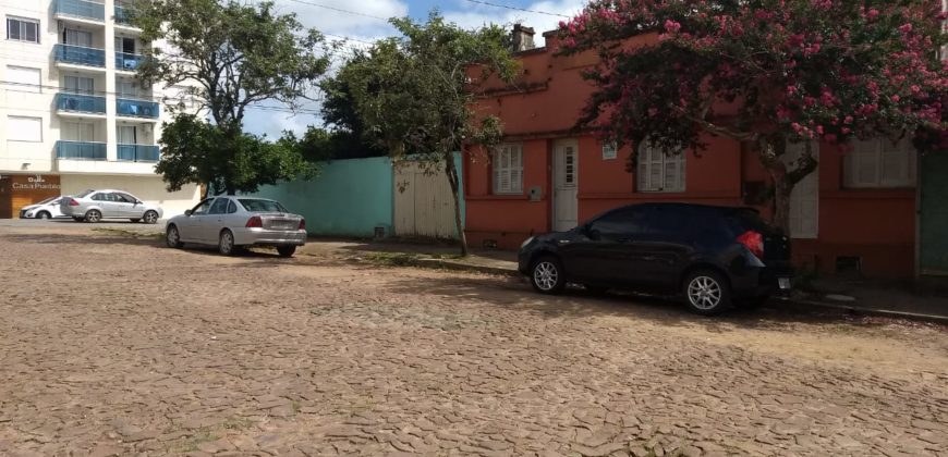 Ótimo Terreno + duas casas anexas