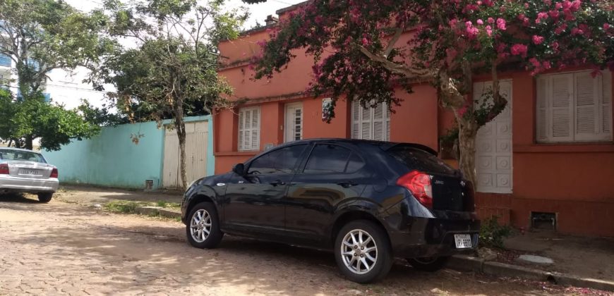 Ótimo Terreno + duas casas anexas