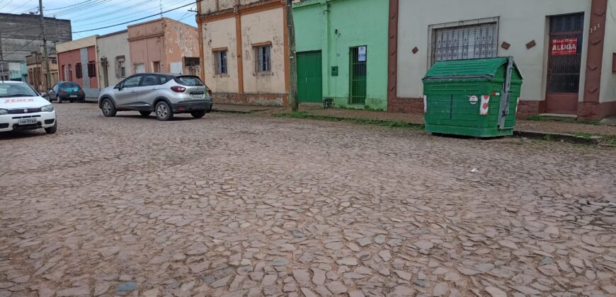 CASA A MEIA QUADRA PRAÇA DAS CARRETAS