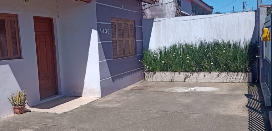 CASA EM FRENTE ASFALTO