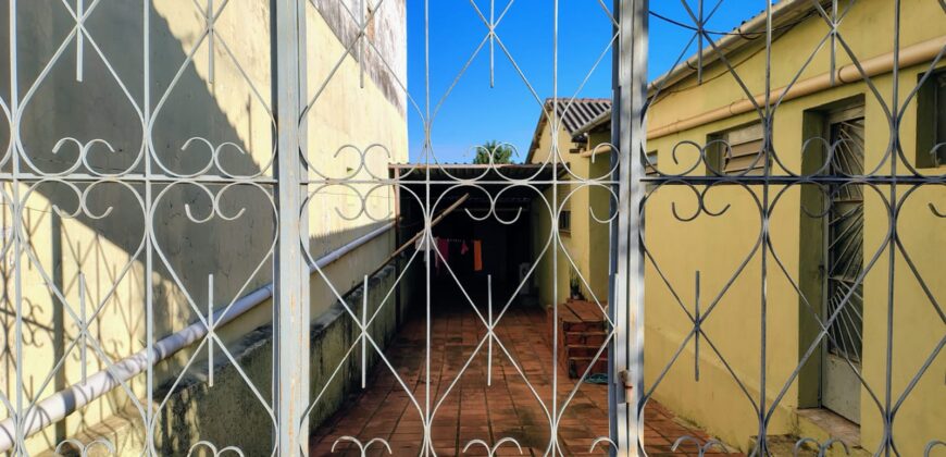 ÓTIMA CASA COM SALÃO E BANHEIRO ANEXO