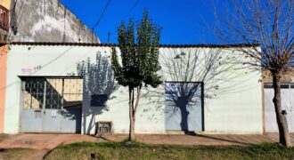 ÓTIMA CASA COM SALÃO E BANHEIRO ANEXO