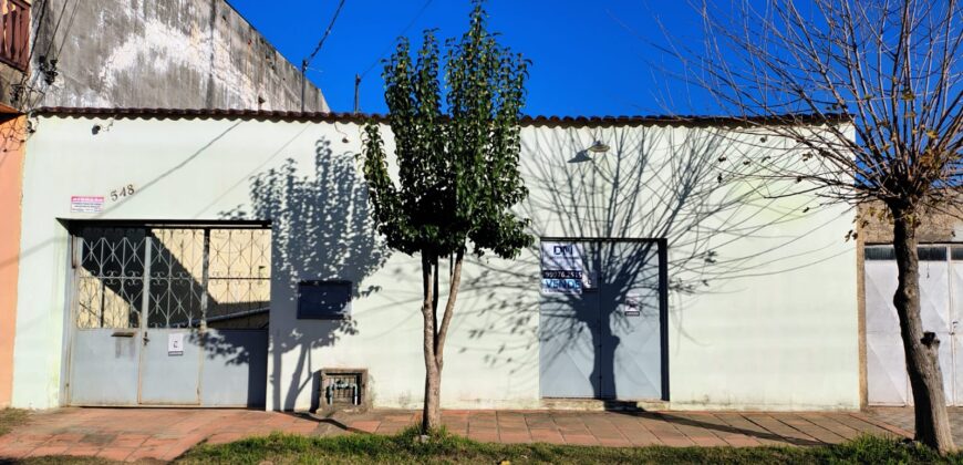 ÓTIMA CASA COM SALÃO E BANHEIRO ANEXO