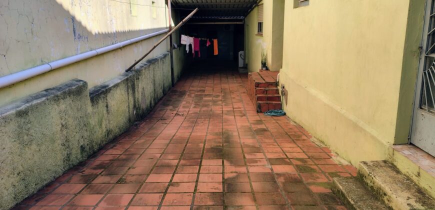 ÓTIMA CASA COM SALÃO E BANHEIRO ANEXO