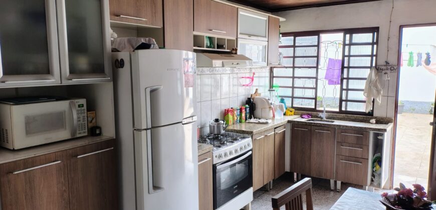 ÓTIMA CASA FRENTE ASFALTO