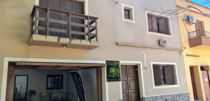 EXCELENTE CASA CENTRAL