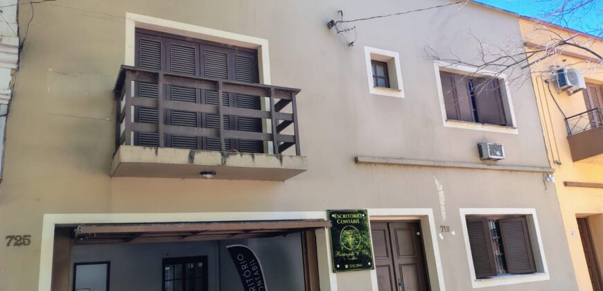 EXCELENTE CASA CENTRAL