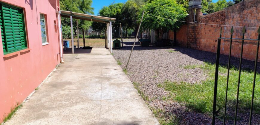 BOA CASA COM ÓTIMO TERRENO BAIRRO SÃO JUDAS