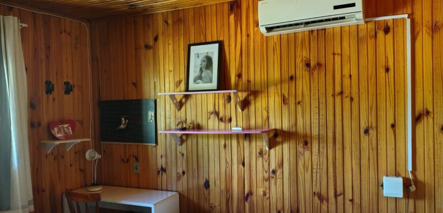 CASA DE MADEIRA NOBRE (ótima conservação)