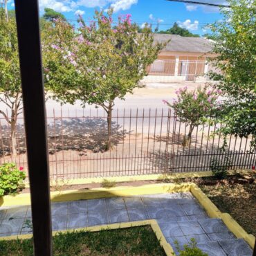 CASA DE MADEIRA NOBRE (ótima conservação)