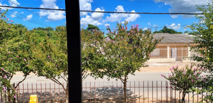 CASA DE MADEIRA NOBRE (ótima conservação)