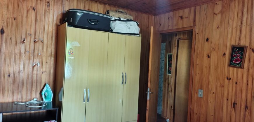 CASA DE MADEIRA NOBRE (ótima conservação)