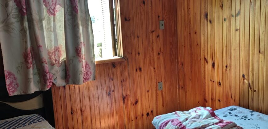 CASA DE MADEIRA NOBRE (ótima conservação)