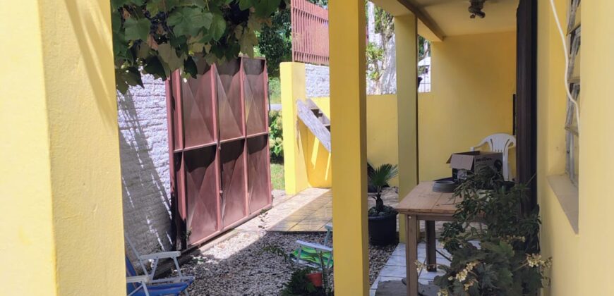 CASA DE MADEIRA NOBRE (ótima conservação)