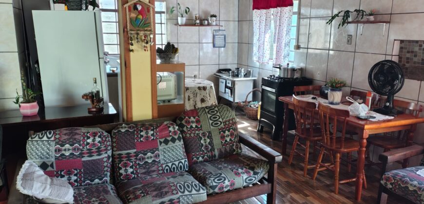 CASA DE MADEIRA NOBRE (ótima conservação)