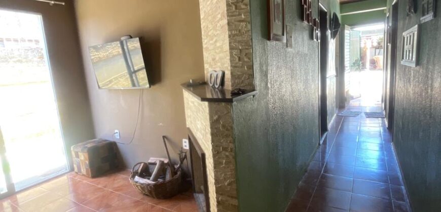 BOA CASA A MEIA QUADRA DO COLÉLIO JULINHA – MEIA QUADRA ASFALTO –