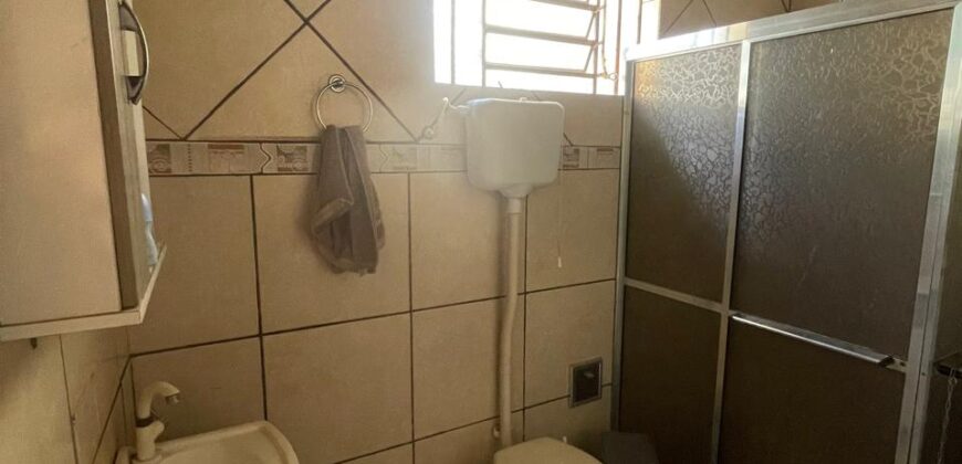 BOA CASA A MEIA QUADRA DO COLÉLIO JULINHA – MEIA QUADRA ASFALTO –