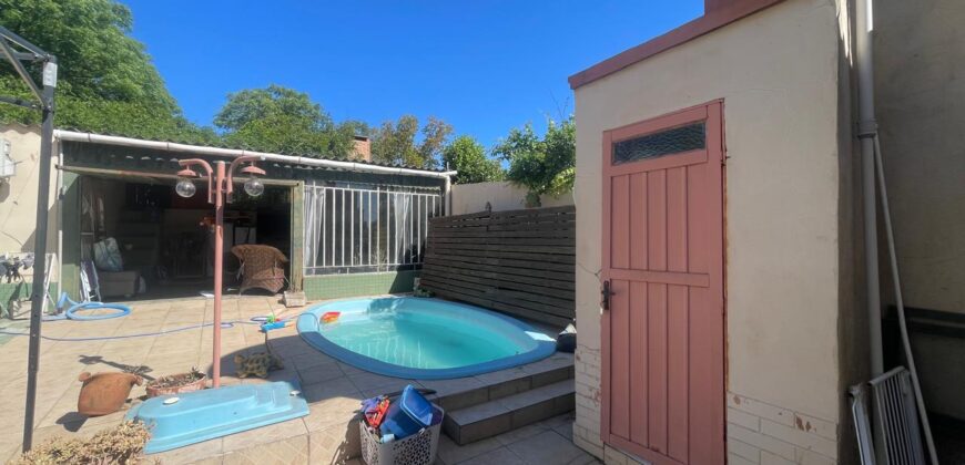 BOA CASA A MEIA QUADRA DO COLÉLIO JULINHA – MEIA QUADRA ASFALTO –