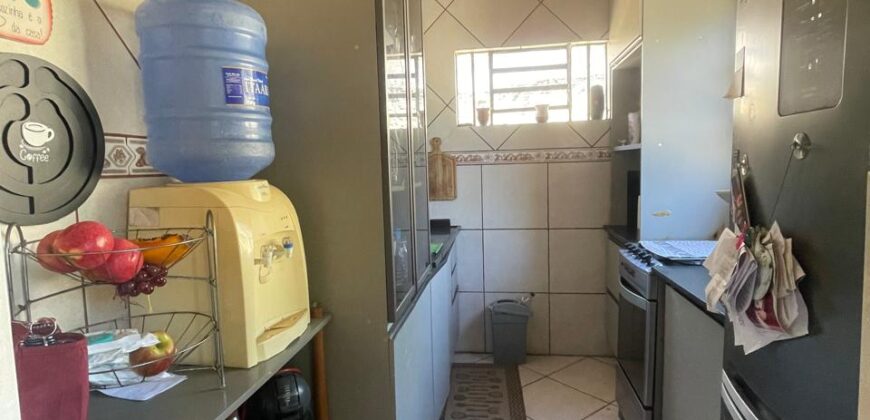 BOA CASA A MEIA QUADRA DO COLÉLIO JULINHA – MEIA QUADRA ASFALTO –