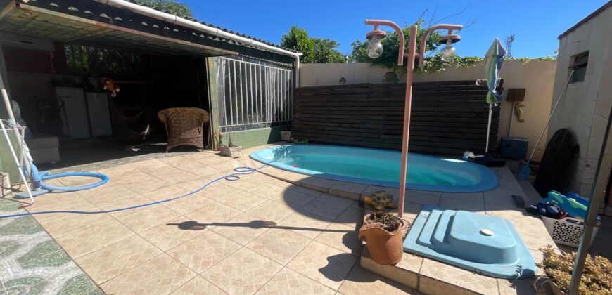 BOA CASA A MEIA QUADRA DO COLÉLIO JULINHA – MEIA QUADRA ASFALTO –