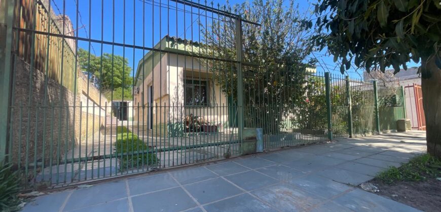 BOA CASA A MEIA QUADRA DO COLÉLIO JULINHA – MEIA QUADRA ASFALTO –