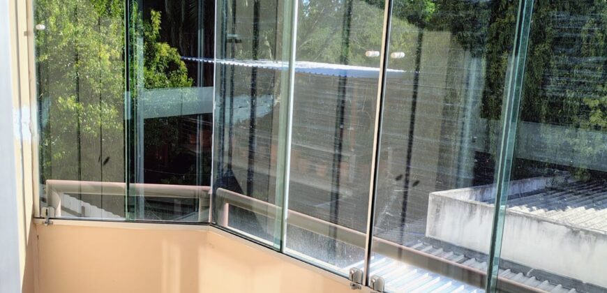 OTIMO APARTAMENTO COM SACADA