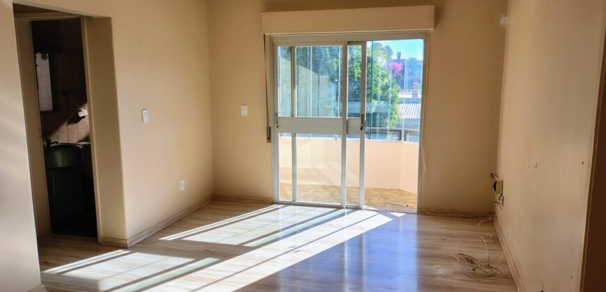 OTIMO APARTAMENTO COM SACADA