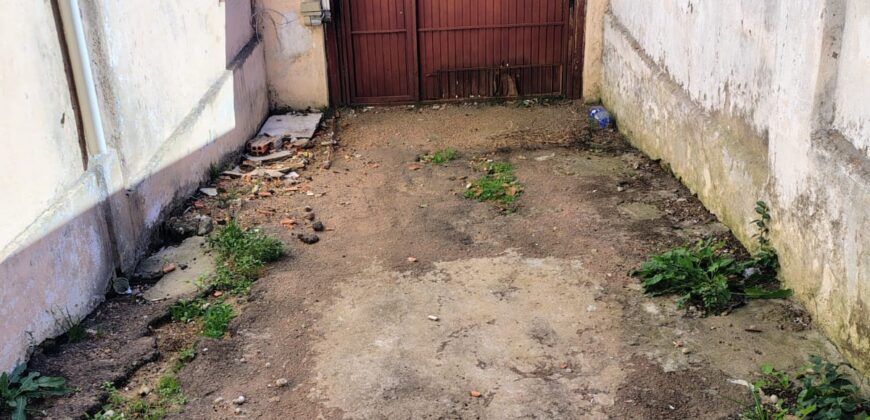 CASA COM EXCELENTE TERRENO “GETÚLIO VARGAS”