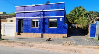 CASA CENTRAL COM ÓTIMO TERRENO