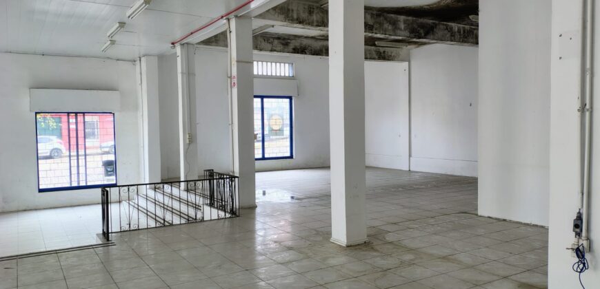 PRÉDIO COMERCIAL NO CORAÇÃO DA CIDADE