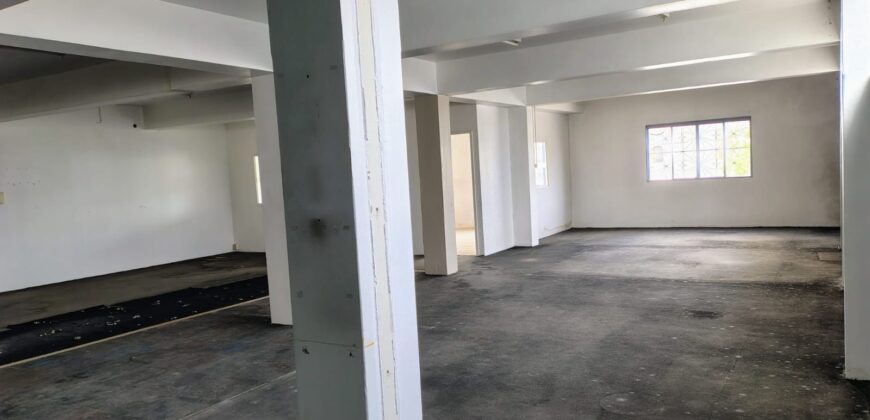 PRÉDIO COMERCIAL NO CORAÇÃO DA CIDADE